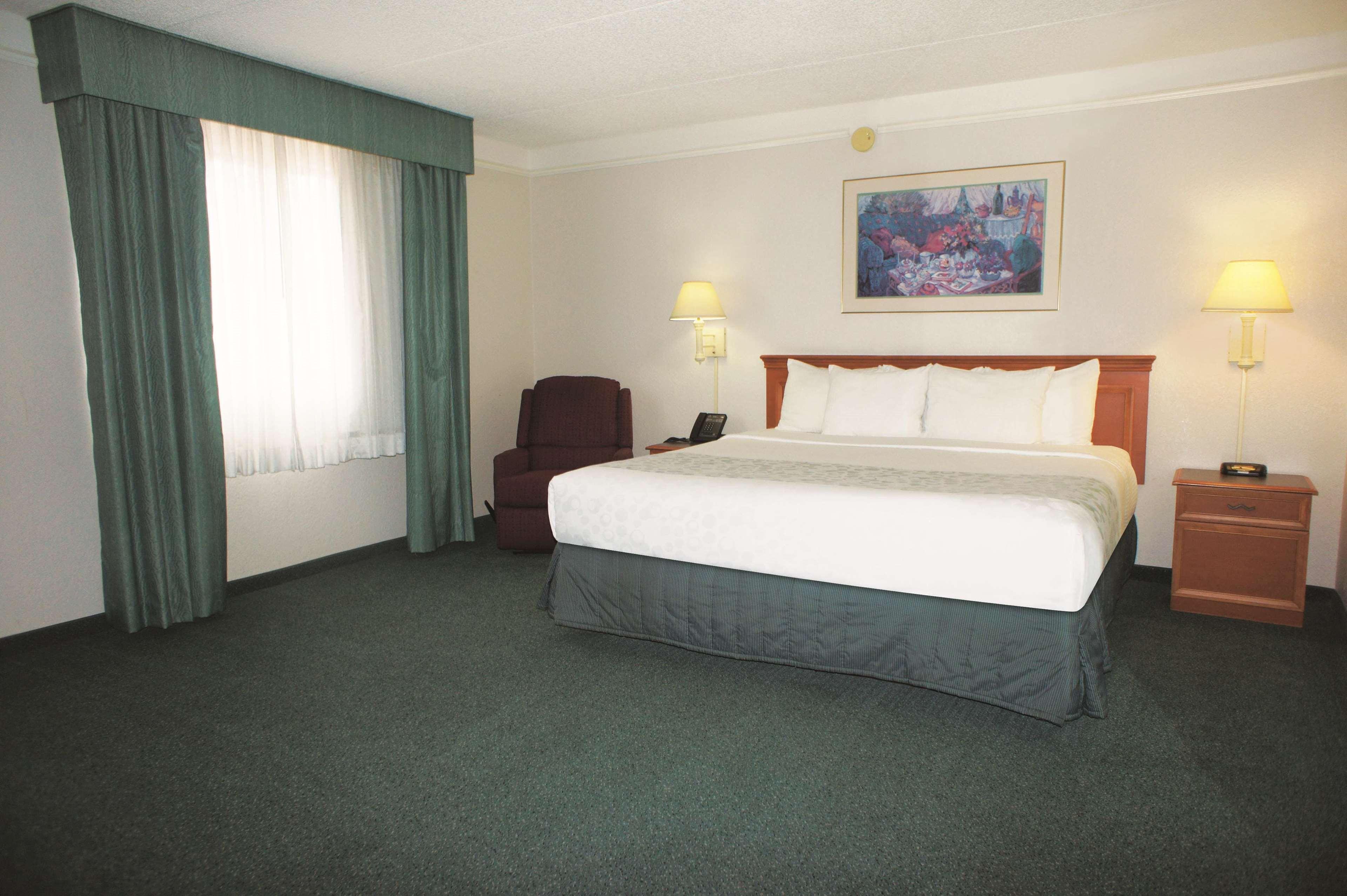 Days Inn By Wyndham San Diego Vista Dış mekan fotoğraf