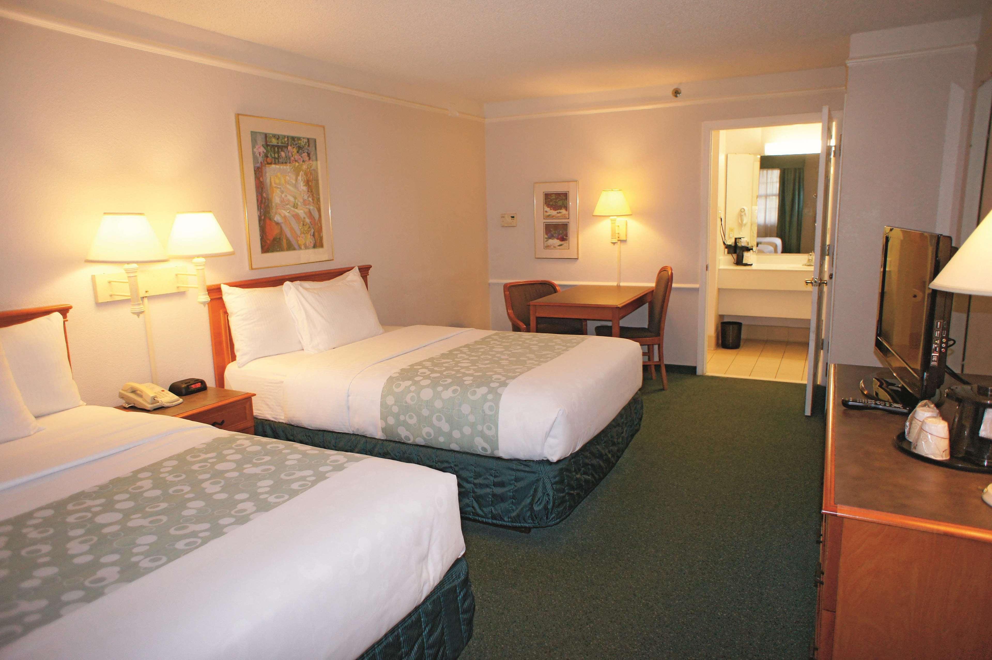 Days Inn By Wyndham San Diego Vista Dış mekan fotoğraf