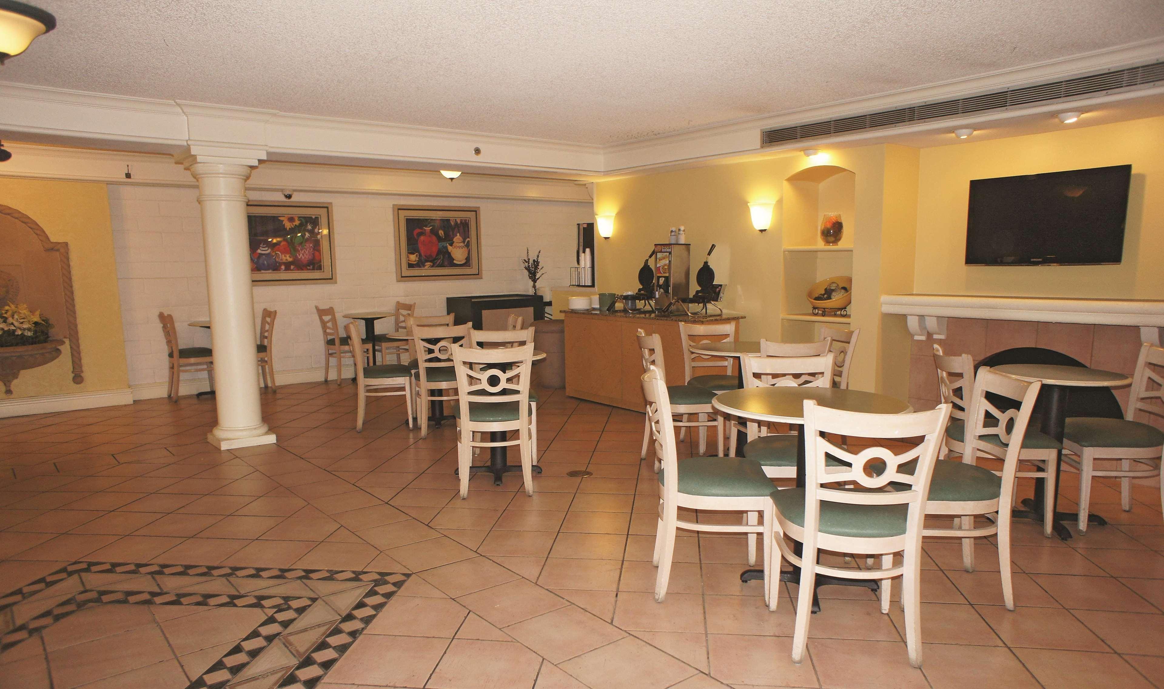 Days Inn By Wyndham San Diego Vista Dış mekan fotoğraf