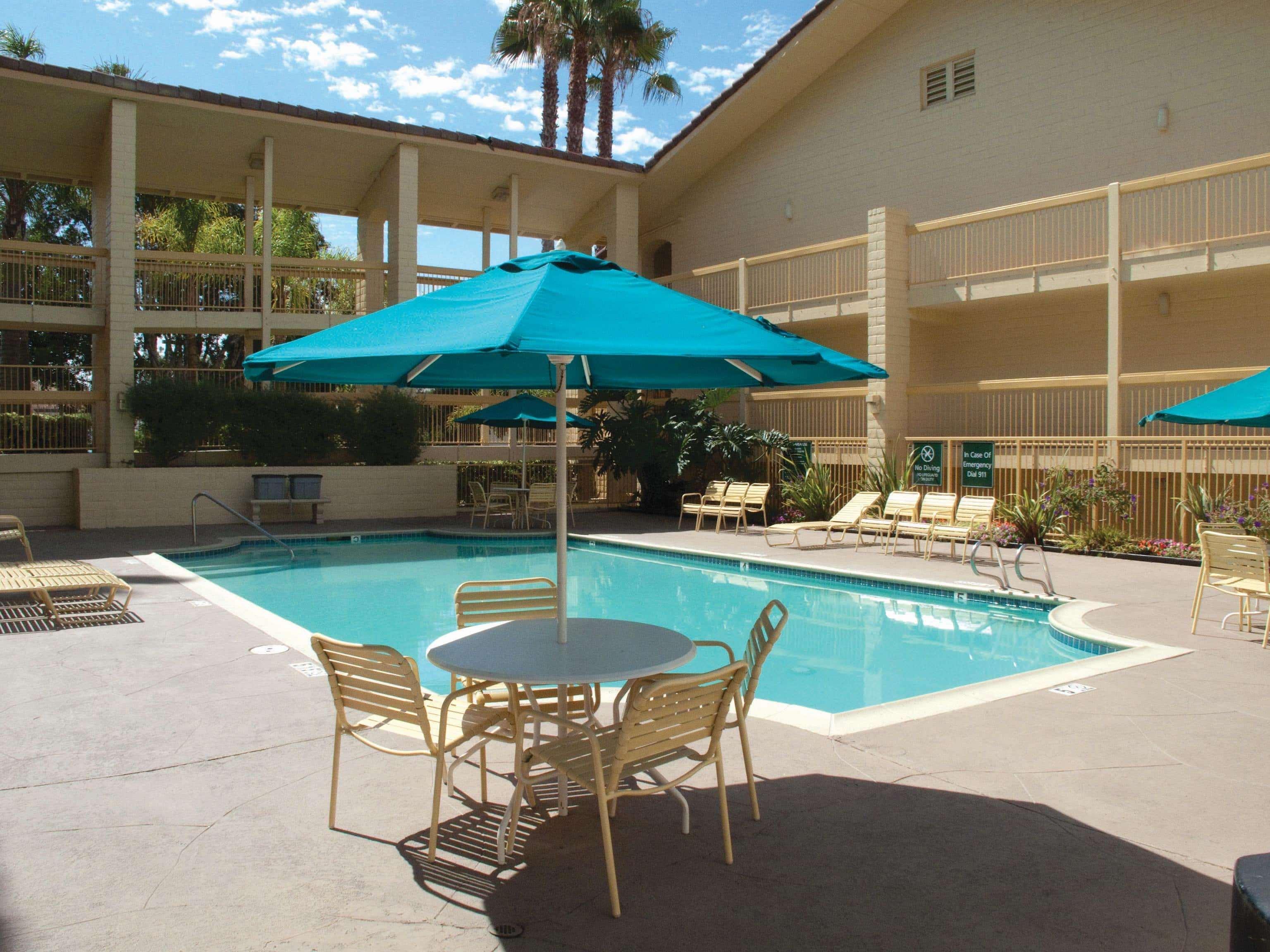 Days Inn By Wyndham San Diego Vista Dış mekan fotoğraf