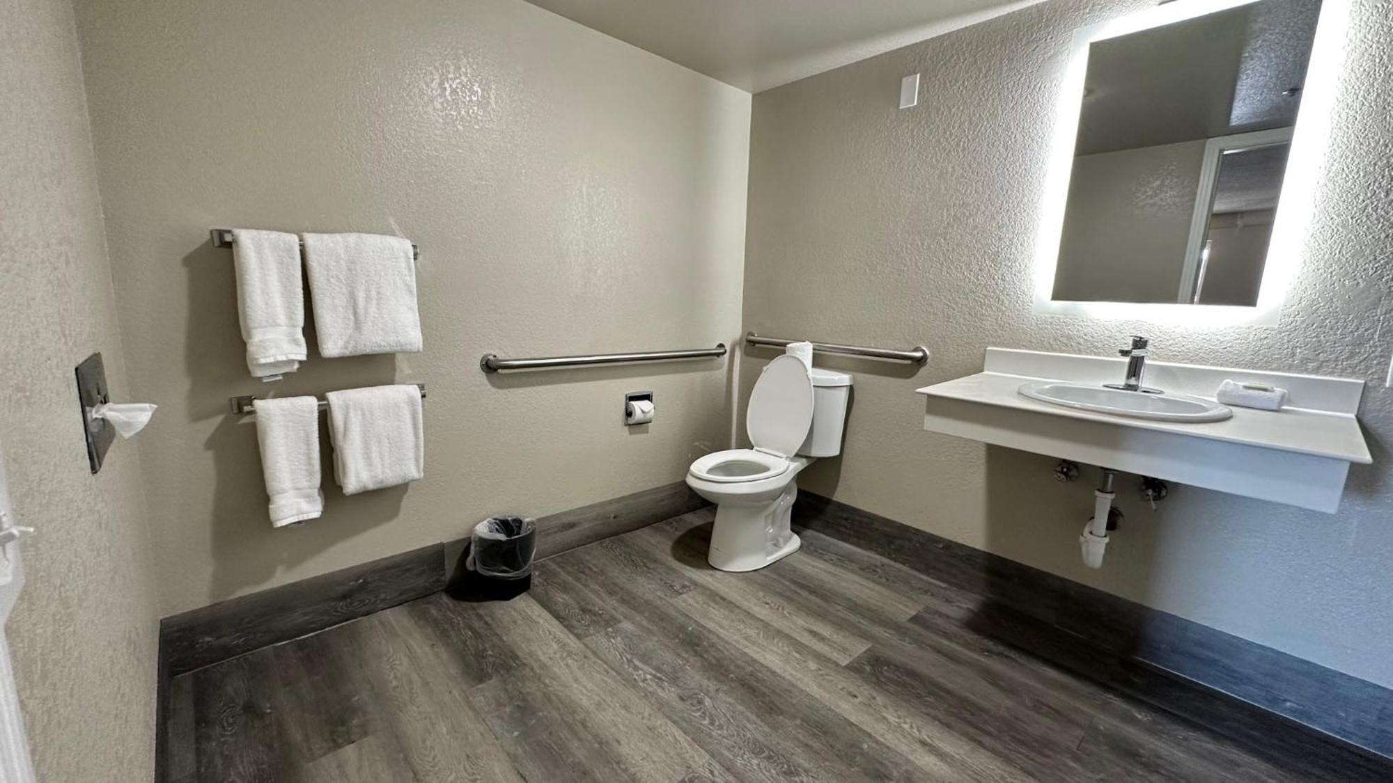 Days Inn By Wyndham San Diego Vista Dış mekan fotoğraf