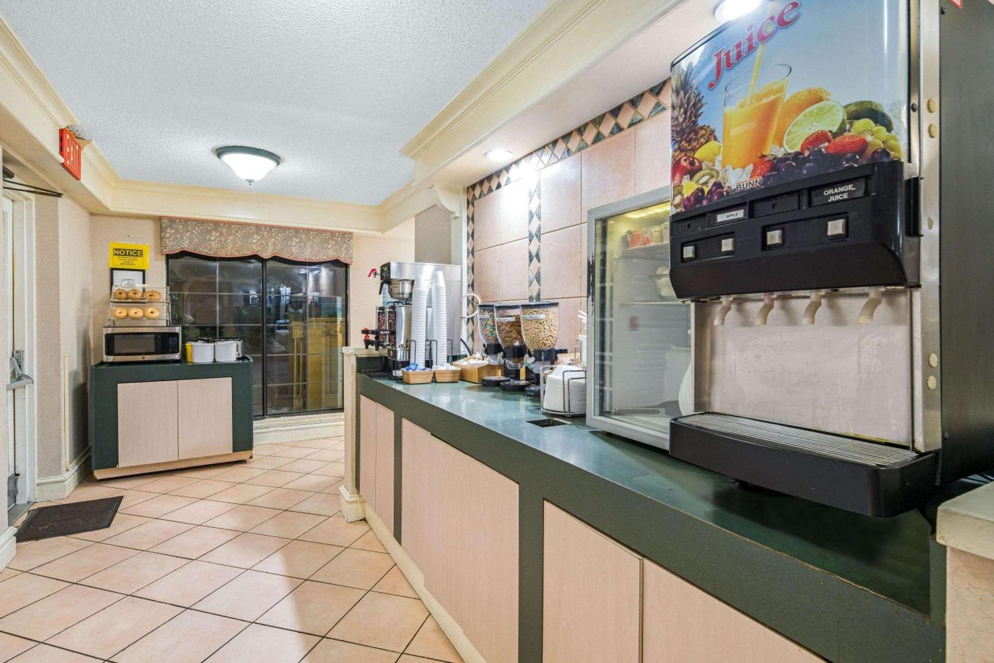 Days Inn By Wyndham San Diego Vista Dış mekan fotoğraf