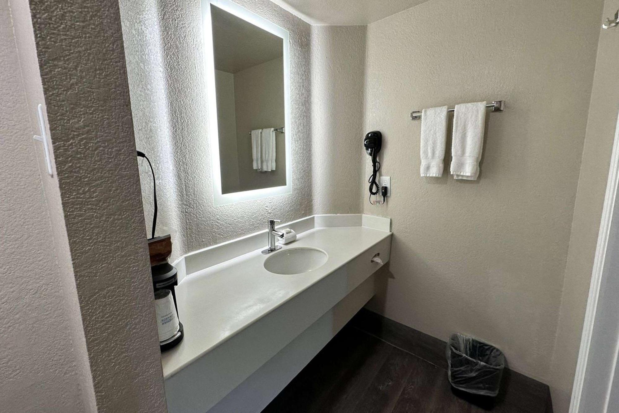Days Inn By Wyndham San Diego Vista Dış mekan fotoğraf