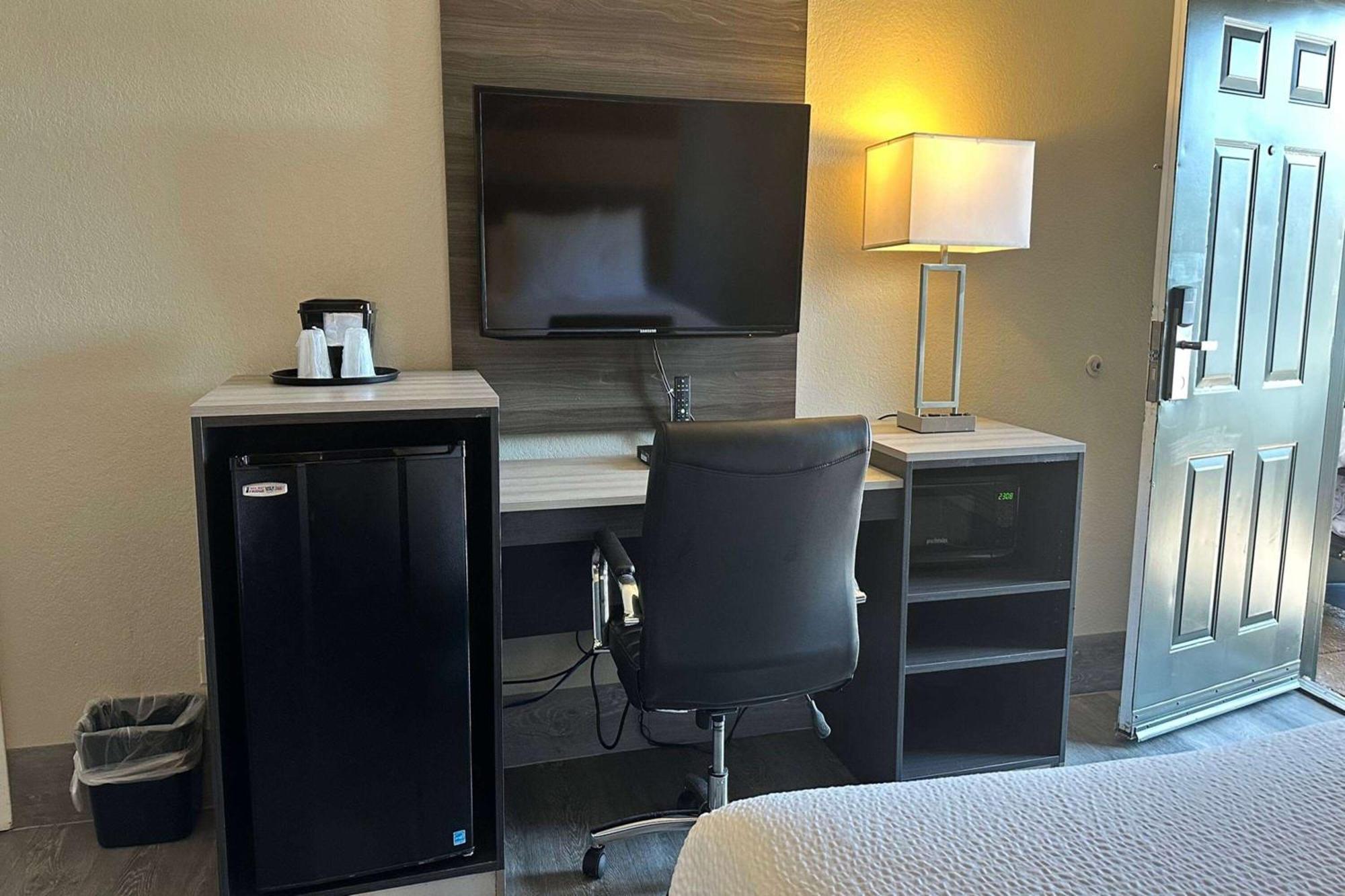 Days Inn By Wyndham San Diego Vista Dış mekan fotoğraf