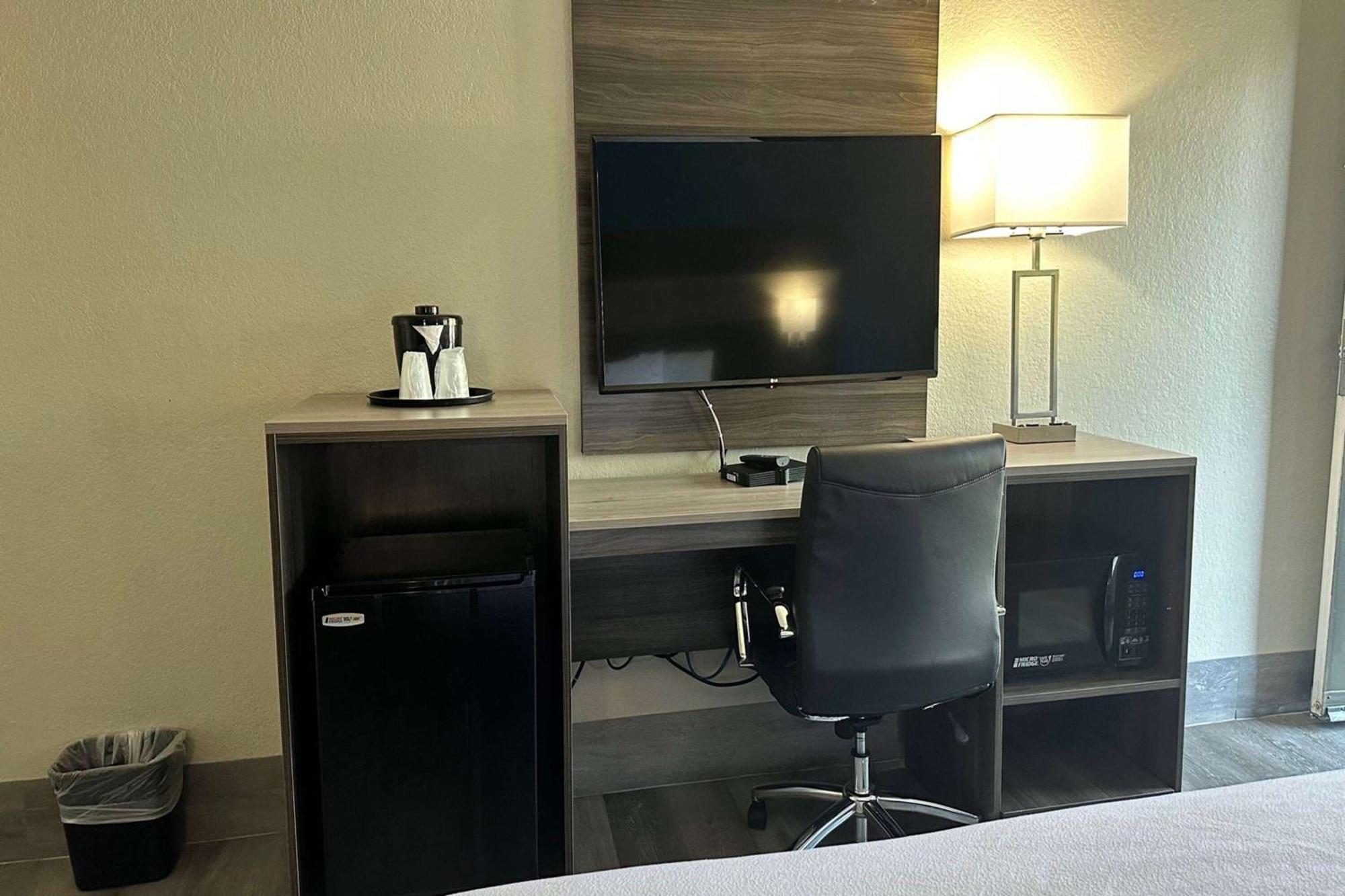 Days Inn By Wyndham San Diego Vista Dış mekan fotoğraf