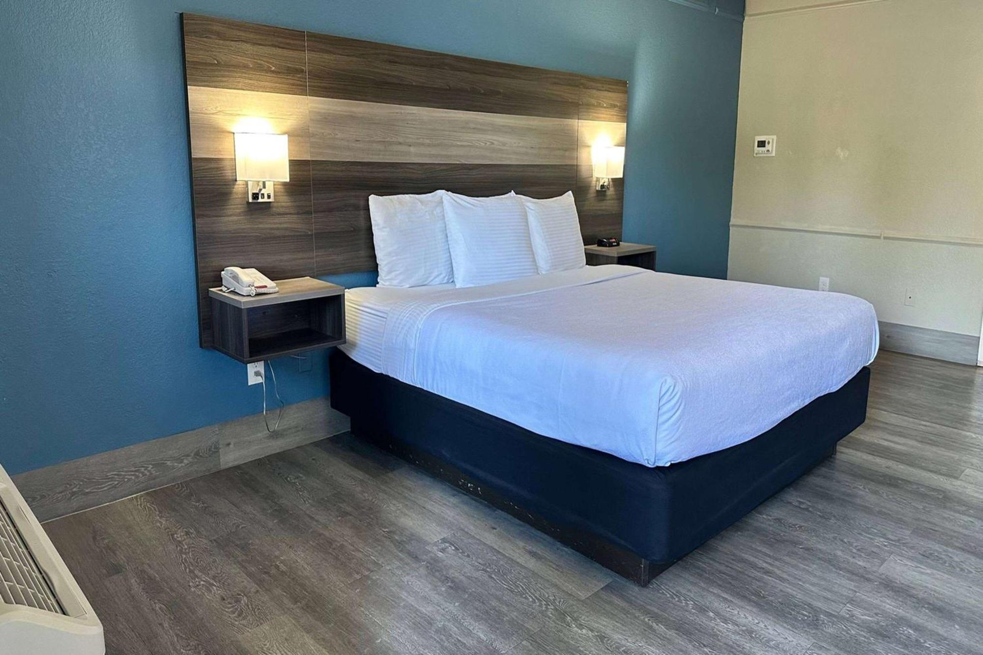 Days Inn By Wyndham San Diego Vista Dış mekan fotoğraf
