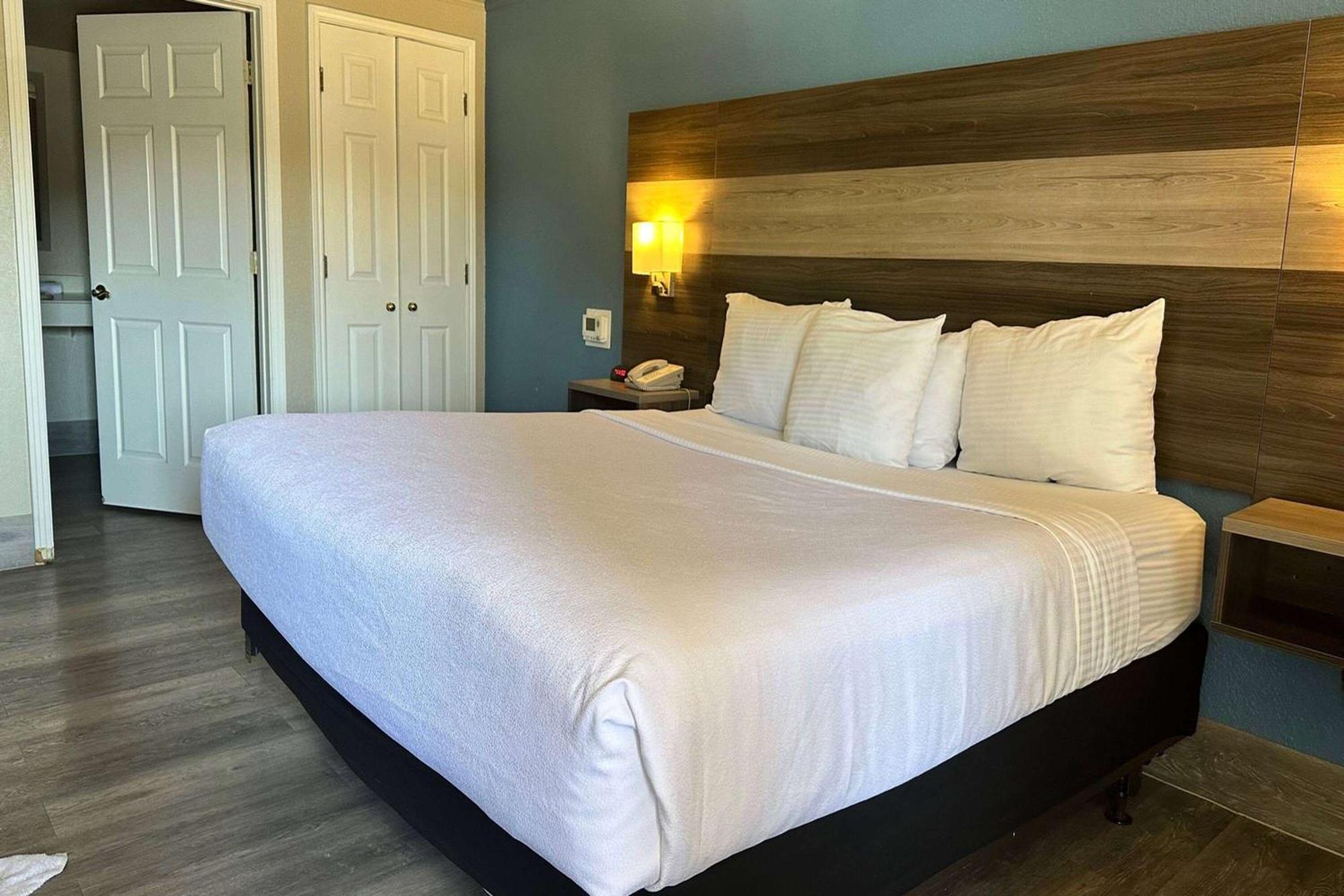 Days Inn By Wyndham San Diego Vista Dış mekan fotoğraf